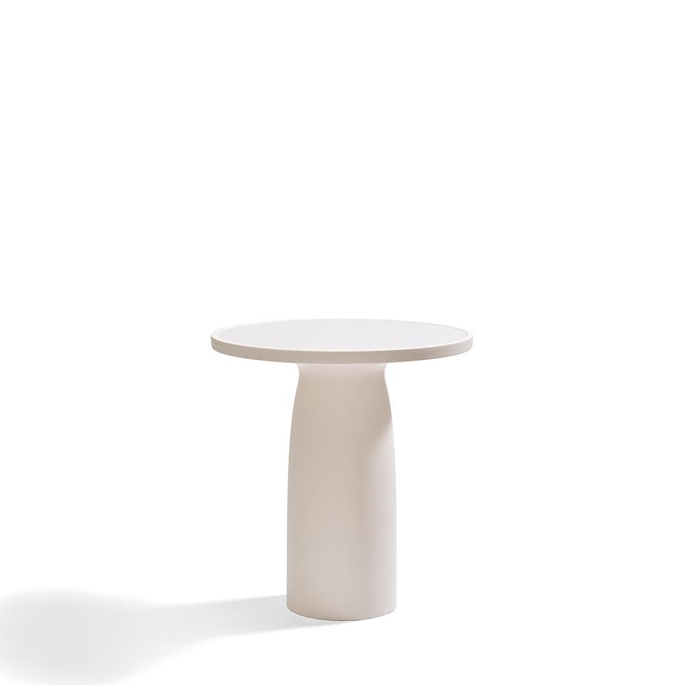 QEEBOO table pour l'intérieur et l'extérieur TOTO avec plateau en verre Ø 70 cm
