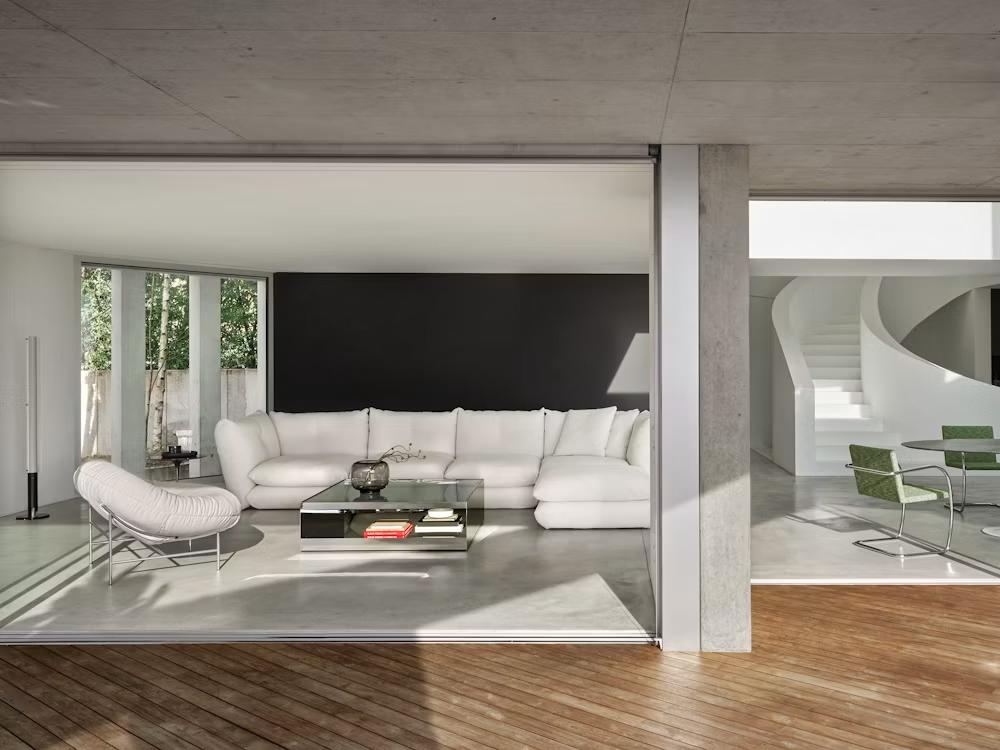 KNOLL canapé d’angle à 5 places avec pouf PILLO en tissu Cat. A