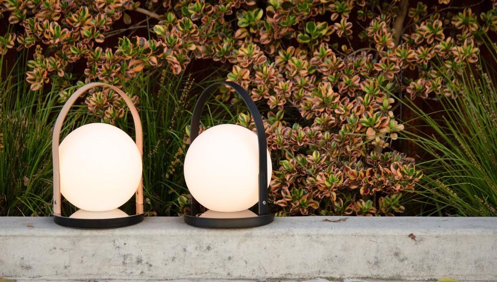 PABLO DESIGNS lampe de table portable BOLA LANTERN
