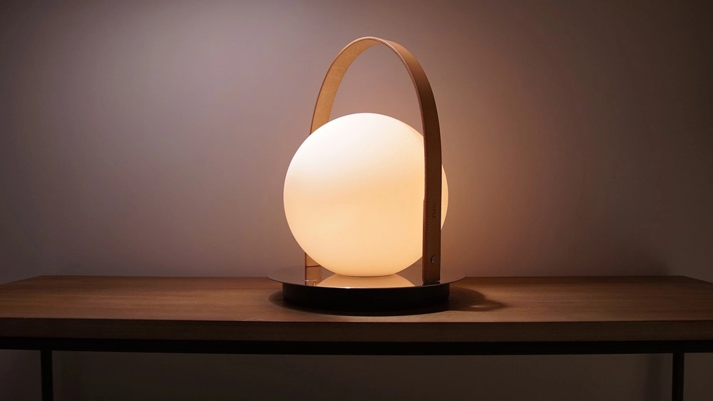 PABLO DESIGNS lampe de table portable BOLA LANTERN