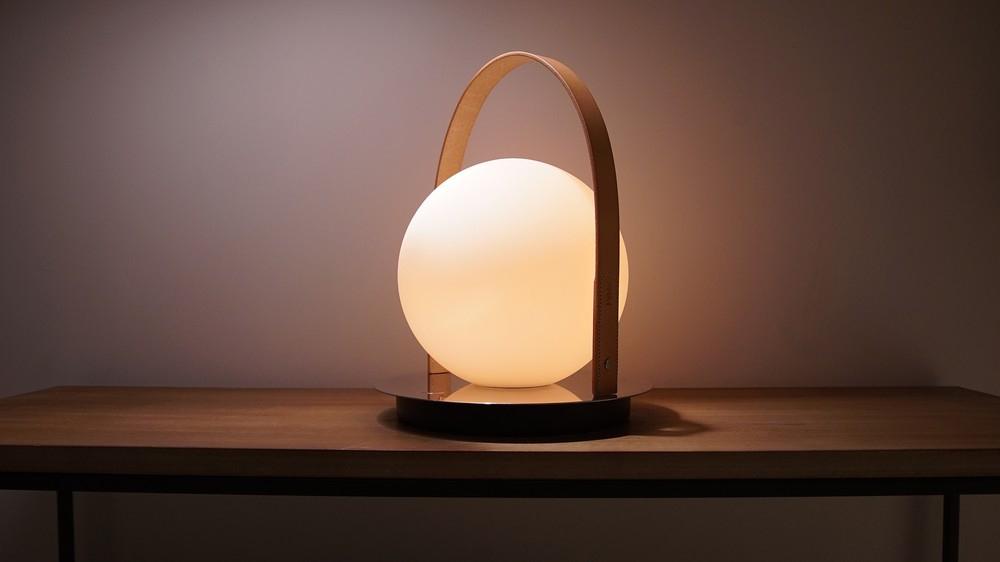 PABLO DESIGNS lampe de table portable BOLA LANTERN